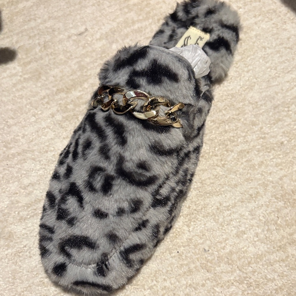 Vintage Havana Gray Faux Fur Slippers with Gold Chain